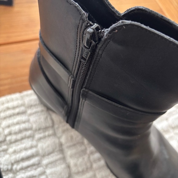 Andrea Boots Size 10 - Picture 3 of 10